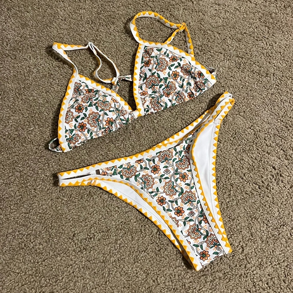 Amazon Bikinx Yellow Pattern Suit, NWOT